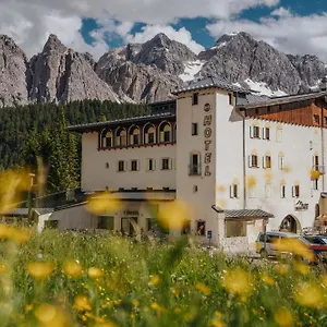 Hotel Passo Tre Croci Cortina, Cortina d'Ampezzo